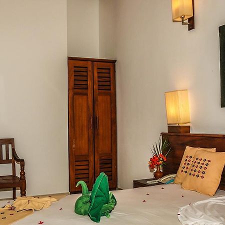 Senani Hotel Канді Екстер'єр фото