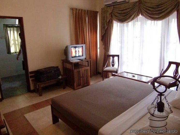 Senani Hotel Канді Екстер'єр фото