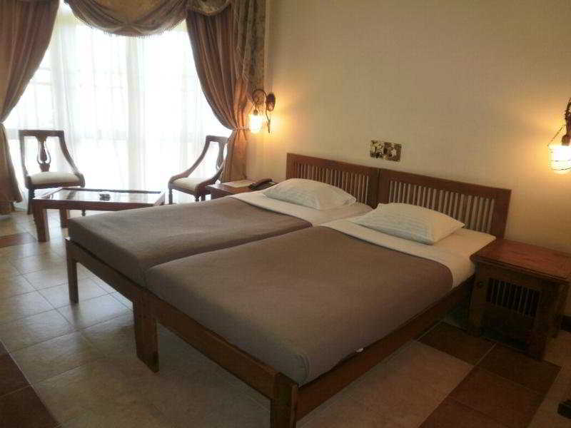 Senani Hotel Канді Екстер'єр фото