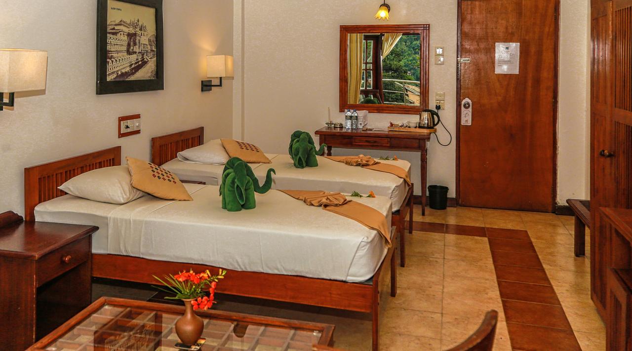 Senani Hotel Канді Екстер'єр фото