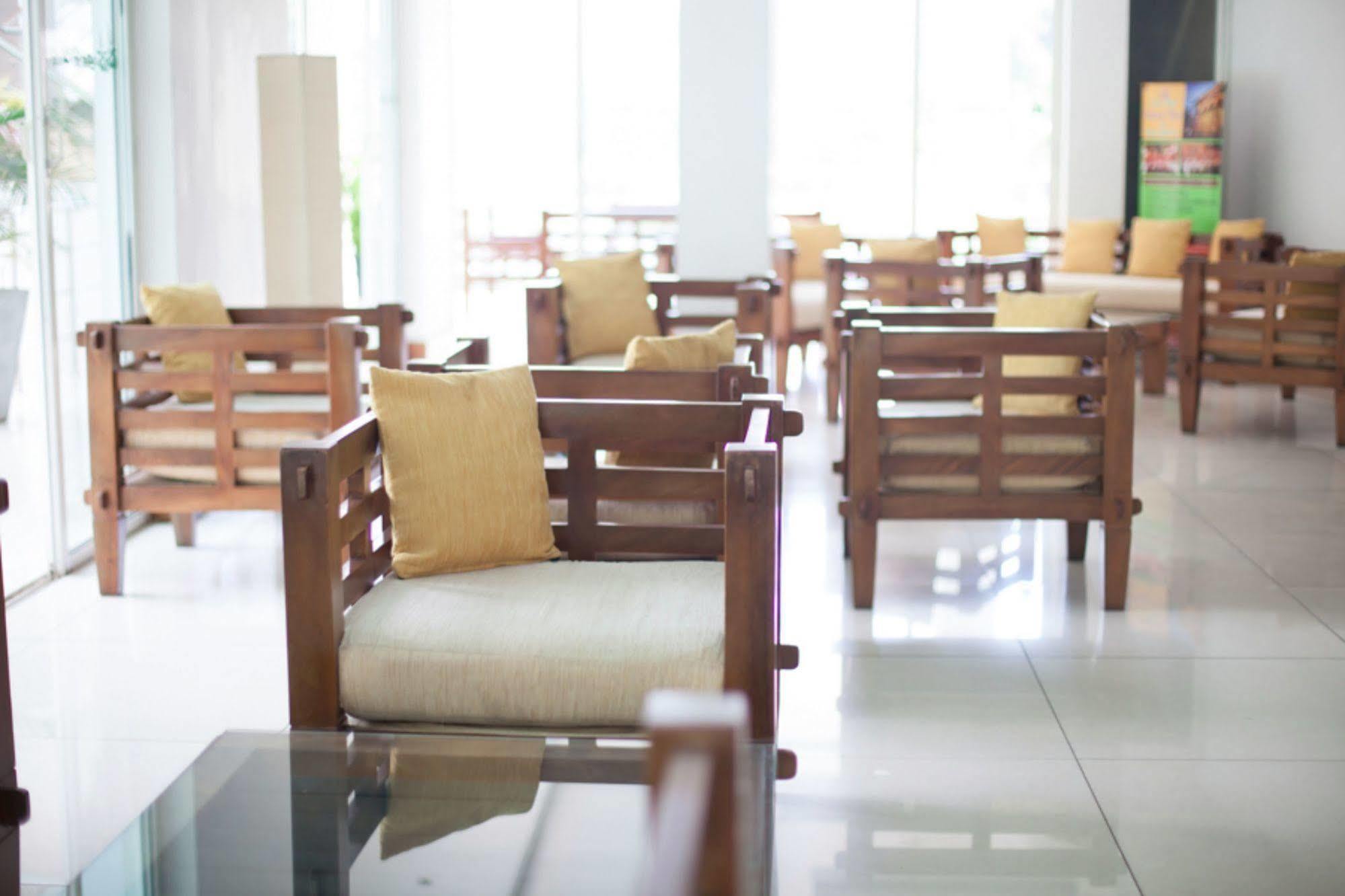 Senani Hotel Канді Екстер'єр фото