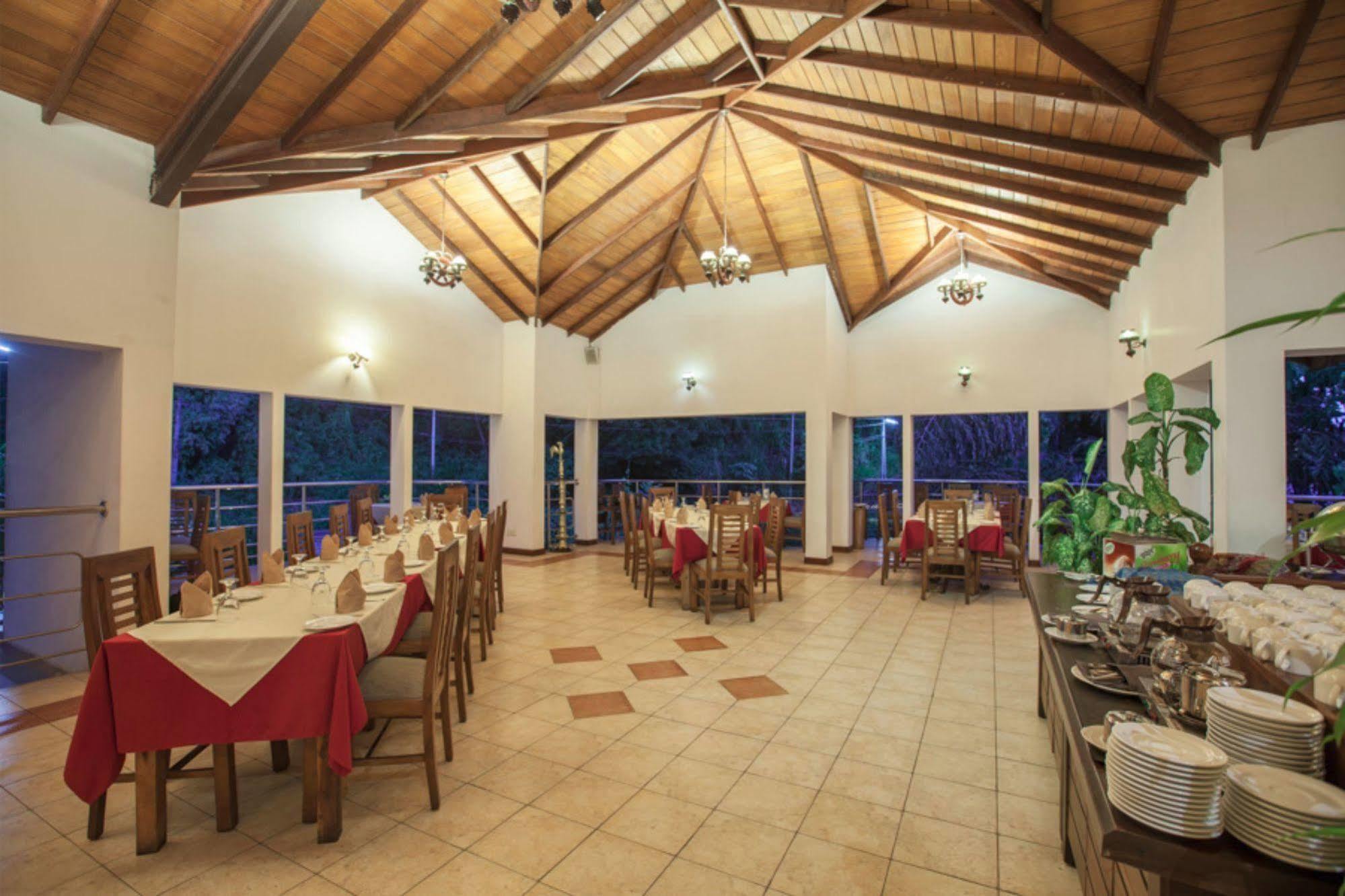 Senani Hotel Канді Екстер'єр фото