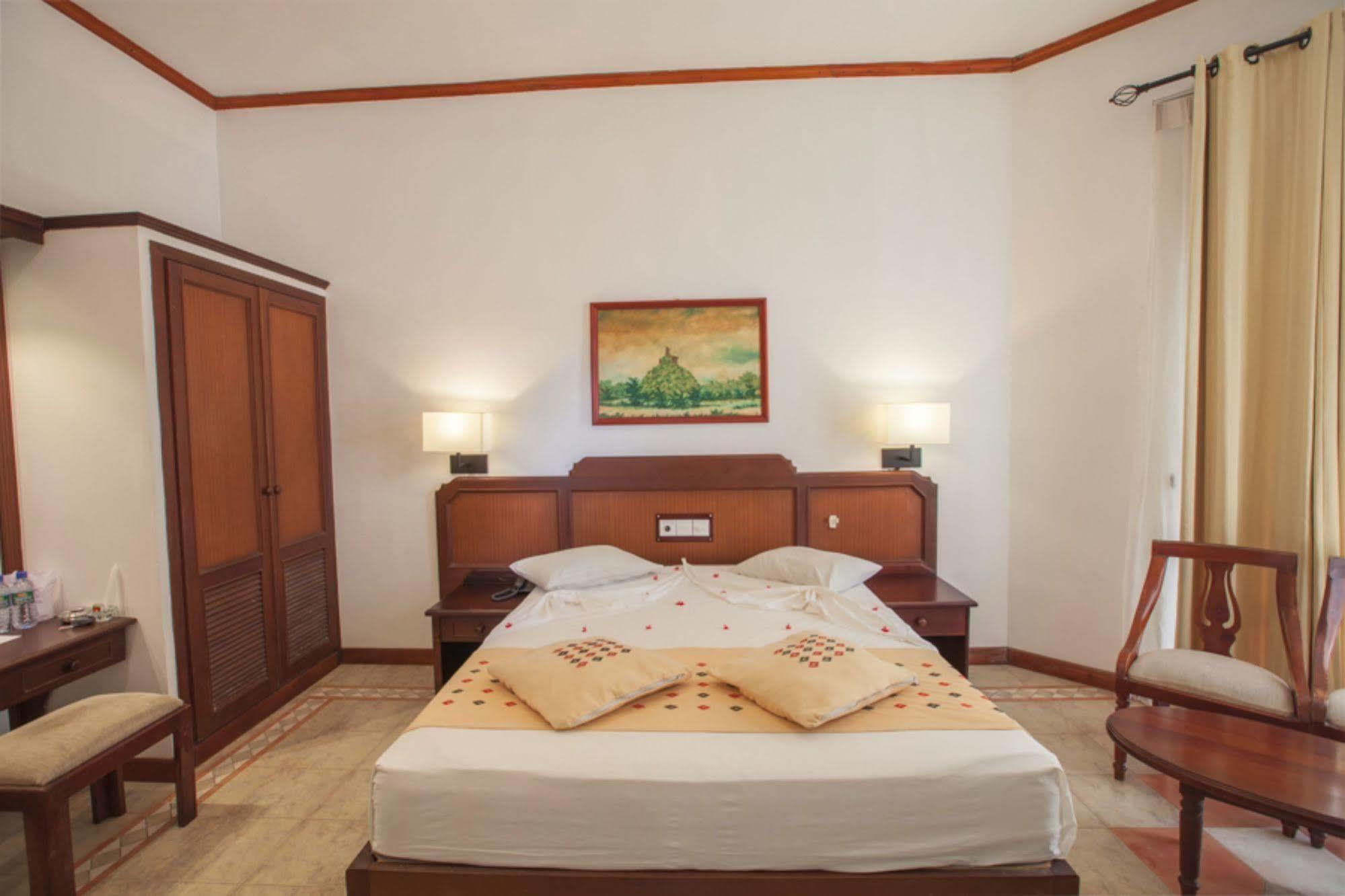 Senani Hotel Канді Екстер'єр фото