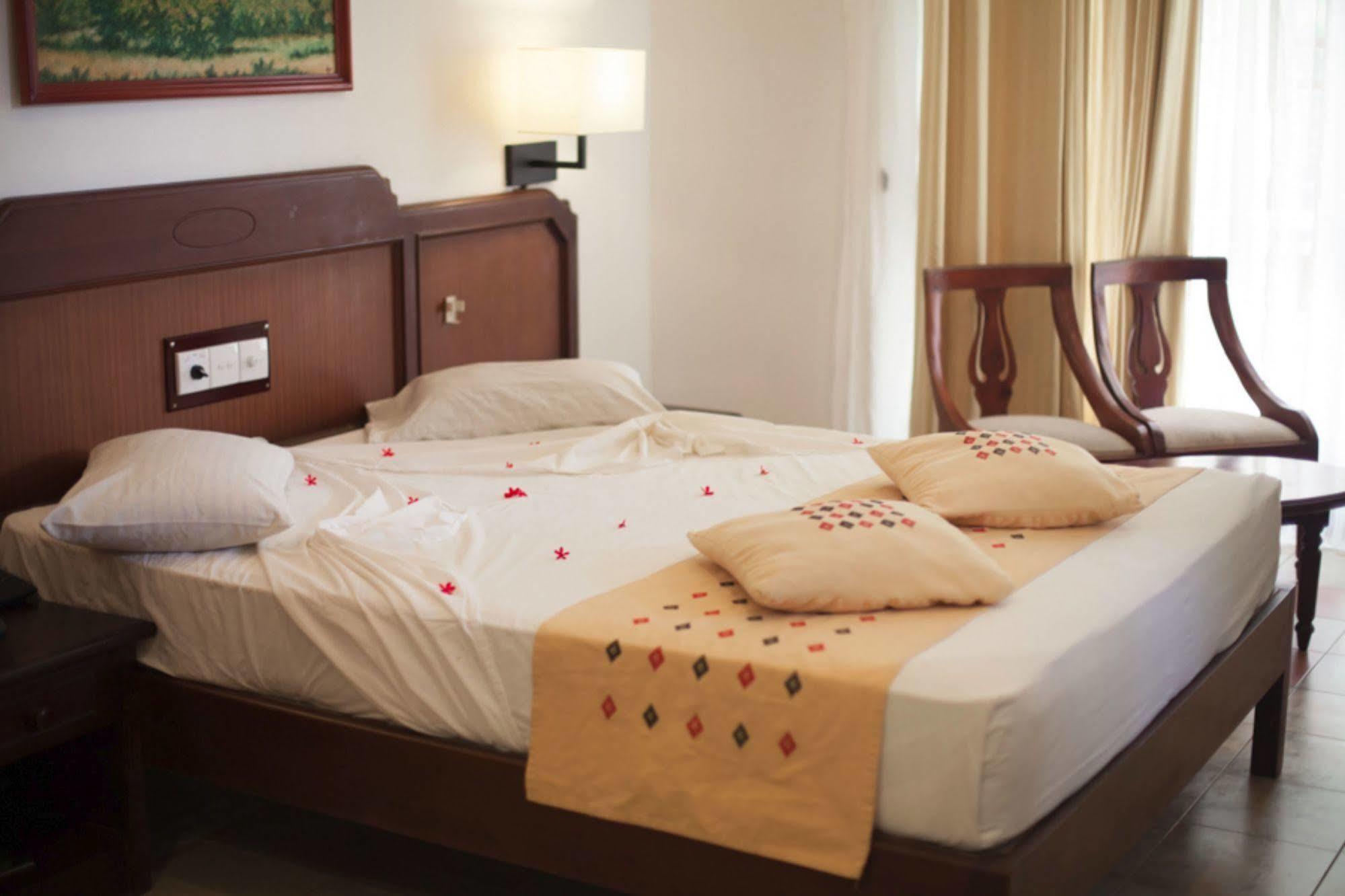 Senani Hotel Канді Екстер'єр фото