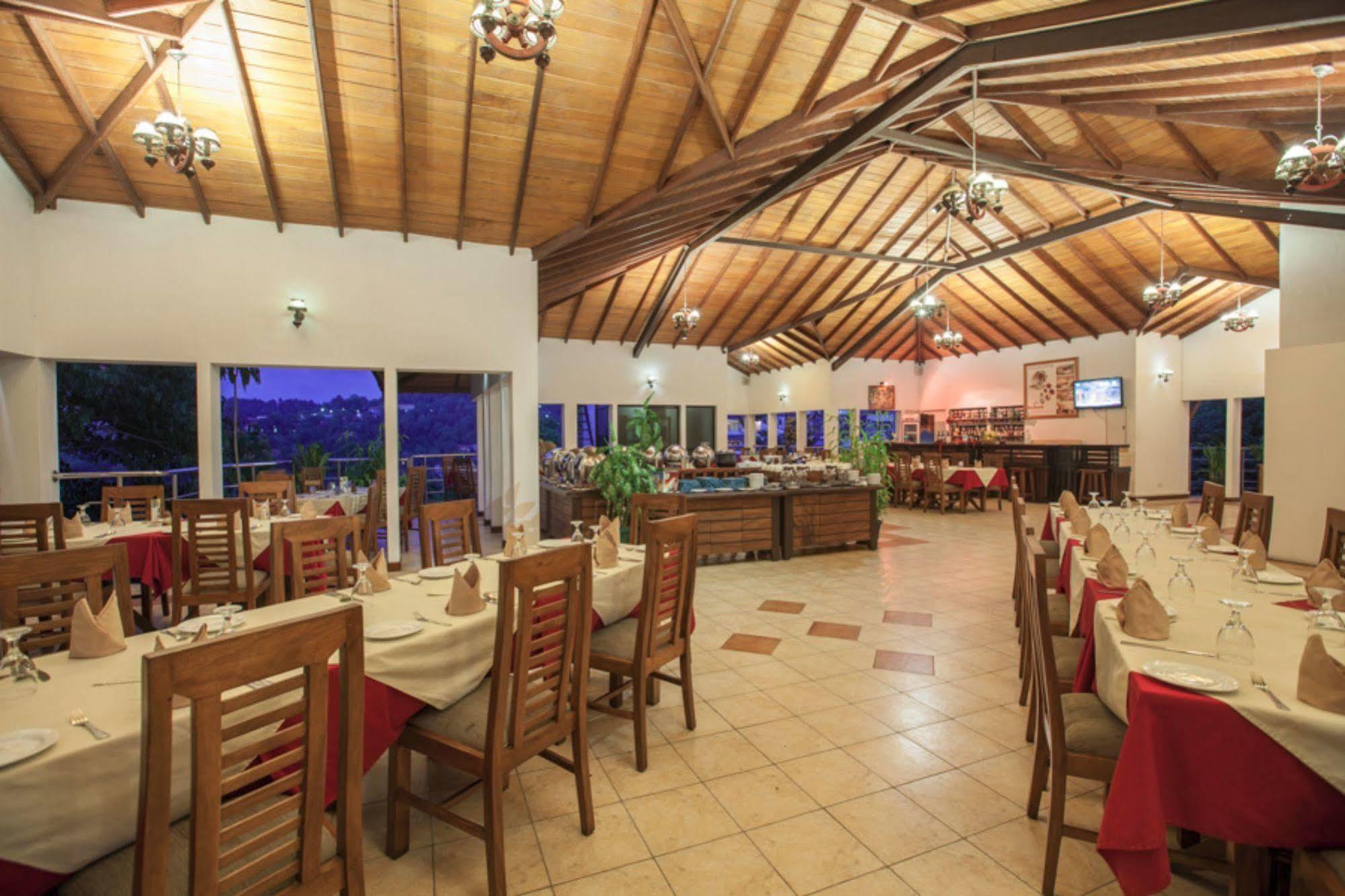 Senani Hotel Канді Екстер'єр фото